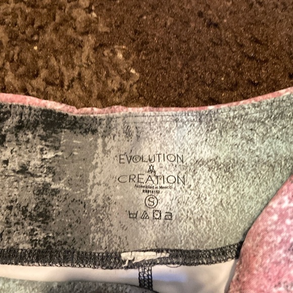 Evolution and Creation Colourful Patterned Elephant Capris - Picture 2 of 5